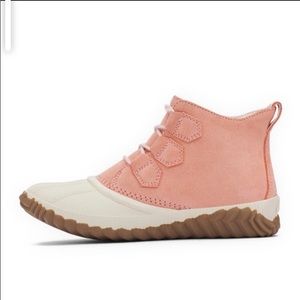 Sorel out and about booties size 8